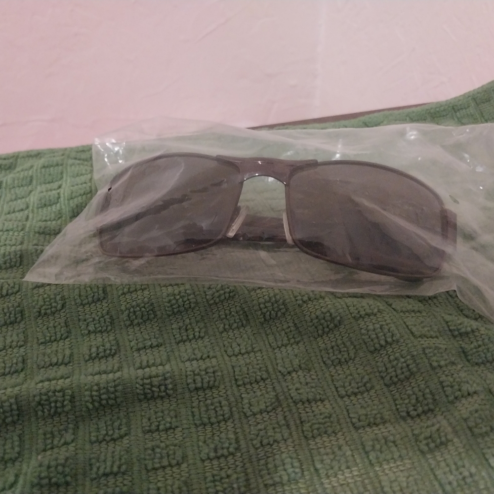 Men's Shades - Picture 3 of 6